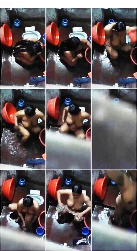 Aunty Bathing Secretly Captured