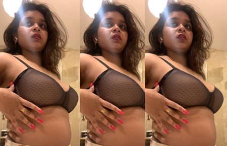 Gorgeous Curvy Figure IT Babe Seducing her Senior for Getting Promotion Nude