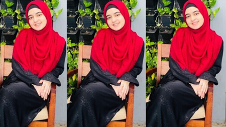 Hijabi Girlfriend Showing her Boobs in Lingerie