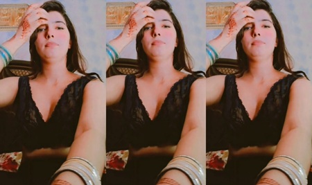 PAKISTANI BUSTY MAAL SQUEEZING TIGHT ROUND BOOBS 2CLIPS UPDATE