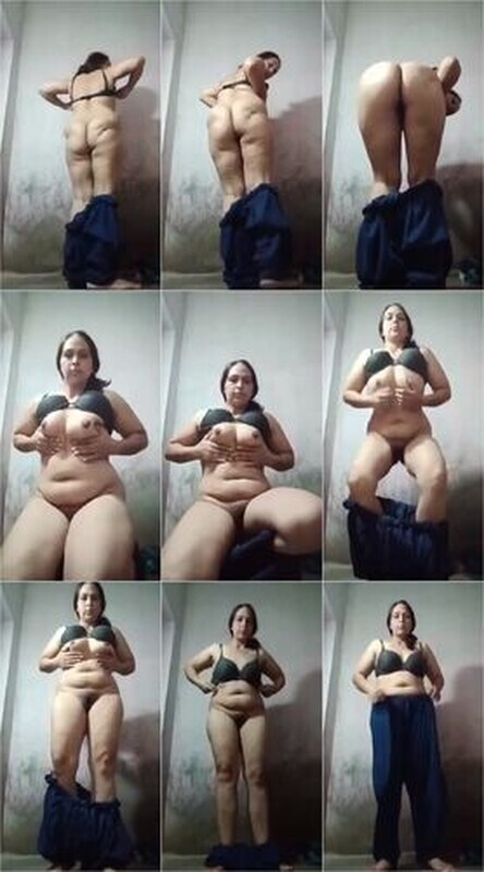 Aunty Showing For Lover