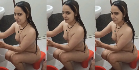 Beautiful Indian Girl Full Nude Bathing Fucking With Boyfriend in OYO Moaning Hindi Talking Saying