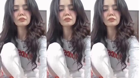 Beautiful Pakistani Snapchat Babe Showing Masturbating