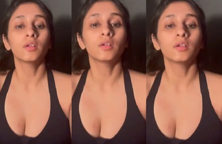 Beautiful Sexy Fitness Lover Desi Girl Pressing Boobs in Gym Toilet Sucking Boyfriend Dick Painful Fucking