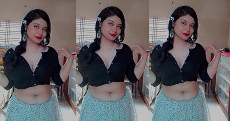 Cute Girl Showing Nude