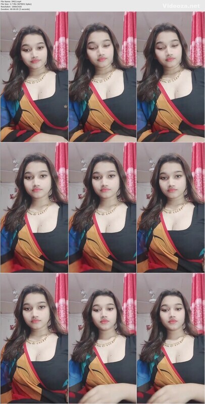 Sexy Girl Showing Her Boobs