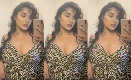 Most Demanded Pakistani Babe Zoya Pressing her Boobs Showing Huge Ass Fingering Pussy Moaning