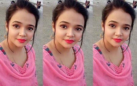 Sexy Horny Babe Giving Blowjob