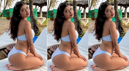 Sexy Instagram Influencer Sazie Remove Top Jeans Showing Full NUDE Sucking White Boyfriend Dick