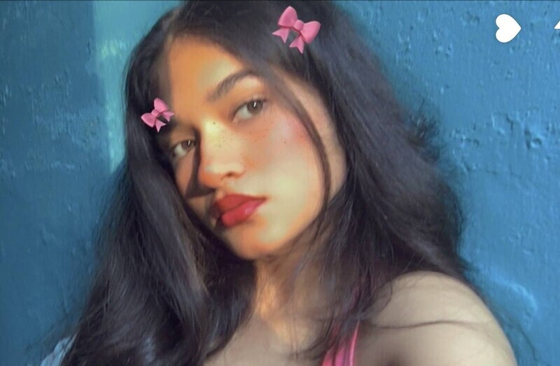 Sexy Slim Snapchat Babe Showing