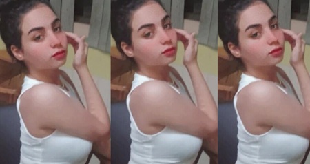 Slim Pakistani Girl Showing Playing With Her Boobies Nude