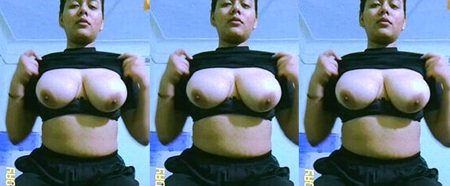 Beautiful Girl Boobs Showing