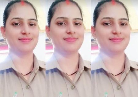 Beautiful Indian Officer Fully Nude Enjoying with Senior Officer in Bathroom Kissing Sucking Dick Fucking Hindi Talking