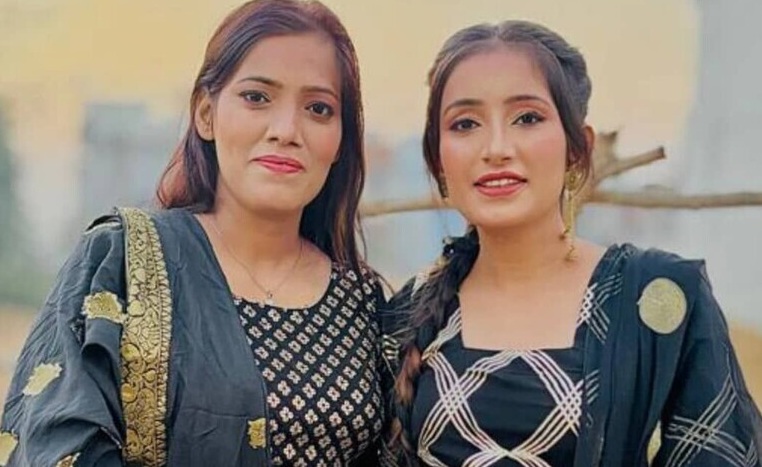 Cute Punjabi Girl Showing Boobs Shaved Pussy Riding on Boyfriend Dick