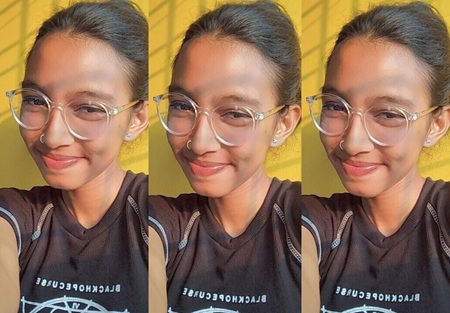 Extremely Cute Young Teen College Girl Sucking Boyfriend Dick Outdoor Boobs Pressing After Coaching Class