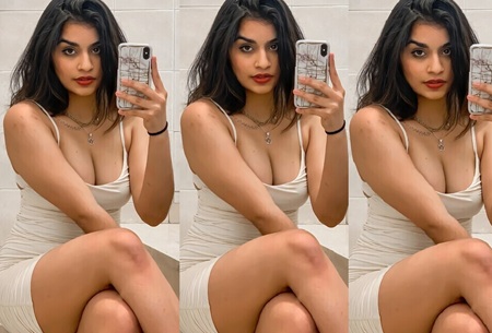 Gorgeous Indian Babe Latest Most Exclusive Viral Video Full NUDE Masturbation with Hot Expressions Wearing nothing just Jewellery