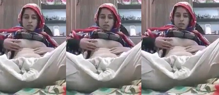 Hijabi Pakistani Girl Rubbing Her Pussy