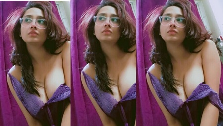 Slim Indian Girl Showing Asshole Sucking Boyfriend Dick