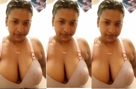 Tanker Wife Making Bathing Video For Lover