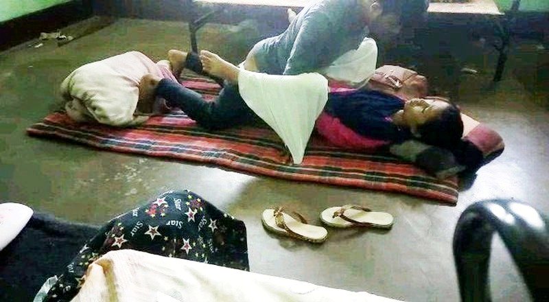 Virgin Bangladeshi Cousin Sister First Time Painful Fucking with Cousin Brother But Suddenly Someone Came & She Run Fast