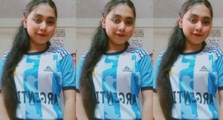 Young Girl Remove Clothes Showing Playing With Her Boobies