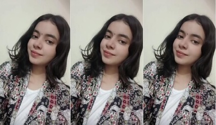 Beautiful Indian Girl Showing Boyfriend