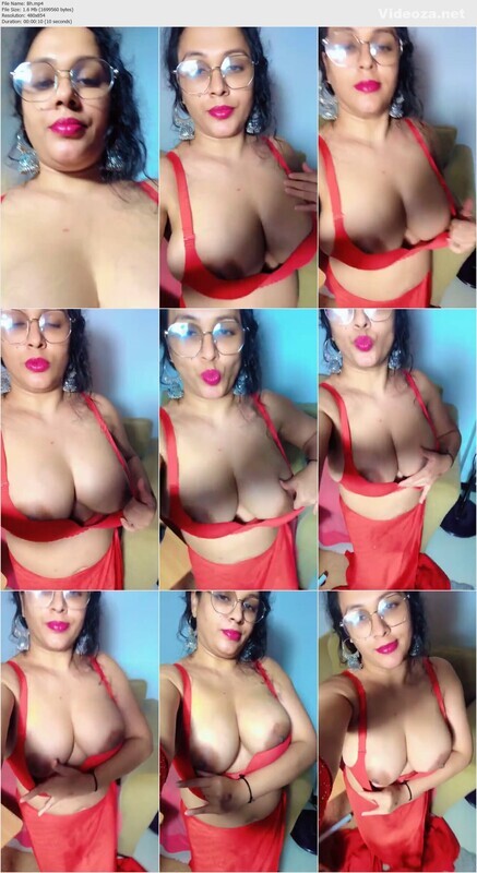 Bhabhi Showing Her Boobs