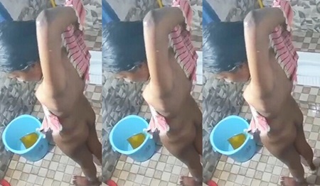 Desi Girl Bathing Secretly Recorded