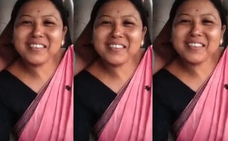 Married Bhabhi Giving Blowjob Inside Car