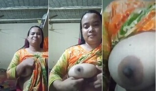 Married Bhabi Showing Fingering