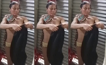 Neighbour Aunty Bathing Secretly Recorded