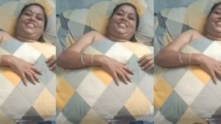 Paid Tamil Aunty Nude Captured Pussy Fingered By Customer