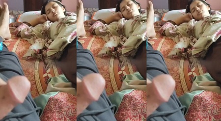 Pervy Pakistani Brother Touching Sleeping Sister Pussy Masturbating Don’t Miss