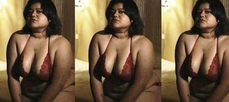 Tattooed Sexy Babe Giving Blowjob