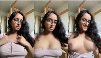 Sexy Girl Showing Her Boobs