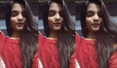 Horny Girl Showing Fingering