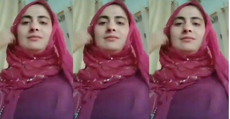 Pakistani Hijabi Wife Showing For Lover