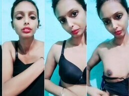 Slim Girl Nude Show On Video Call