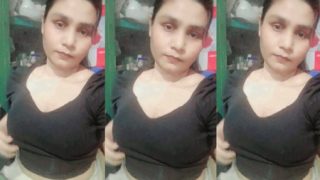 Thick Figure Girl Playing With Her Boobies