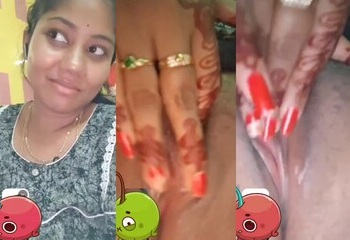 Aunty Showing Her Boobs Pussy On Video Call