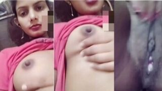 Beautiful Bengali girl showing her boobs & pussy to boyfriend in video calling leaked by boyfriend