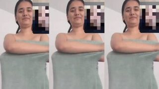 Beautiful chubby girl showing Boobs, Hairy Pussy and Ass on Video call.