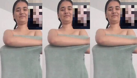 Beautiful chubby girl showing Boobs, Hairy Pussy and Ass on Video call.