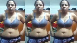 BEAUTIFUL PAKI HORNY BHABHI STRIP HER CLOTHS FINGERING HER BIG JUICY PUSSY & THICK ASS SELF-RECORD HD VIDEO