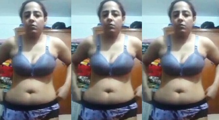BEAUTIFUL PAKI HORNY BHABHI STRIP HER CLOTHS FINGERING HER BIG JUICY PUSSY & THICK ASS SELF-RECORD HD VIDEO