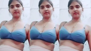 Beautiful Bengali gf show her cute boobies leaked video clip