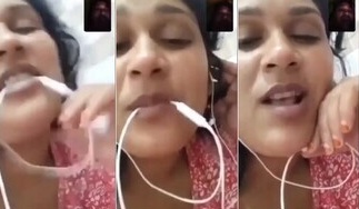 Bhabhi Showing Lover On Video Call