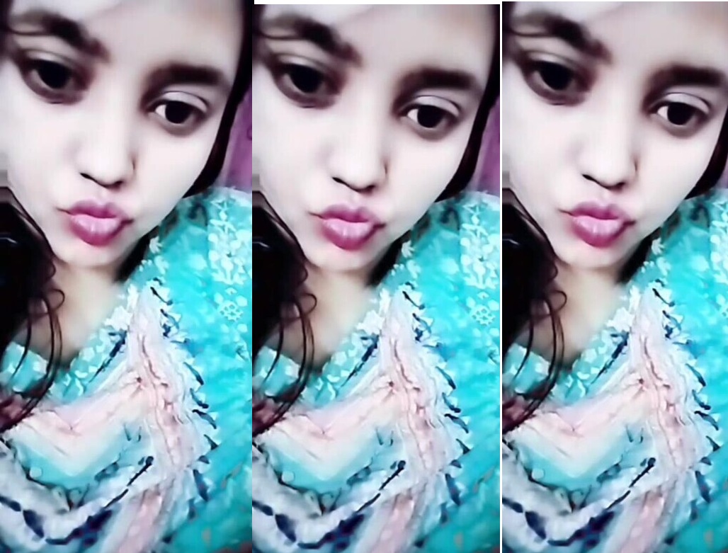 Chubby GF showing boobs & pussy