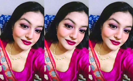 Sexy Bengali Babe Showing