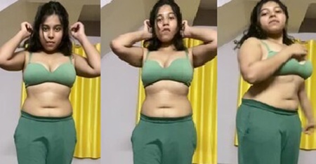 Sexy Indian Babe Teasing Showing